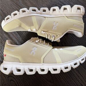 ON Cloud Women's Cloud 6 Casper- Ice Green
